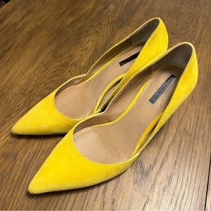 TAHARI Phillipa Yellow Suede Heels